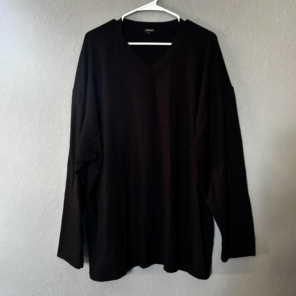 Men’s Black Long Sleeve V-Neck Shirt